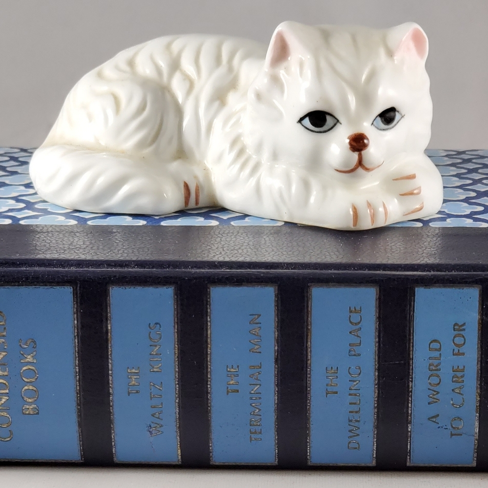 Bone china vintage cat kitten figurine blue eyes